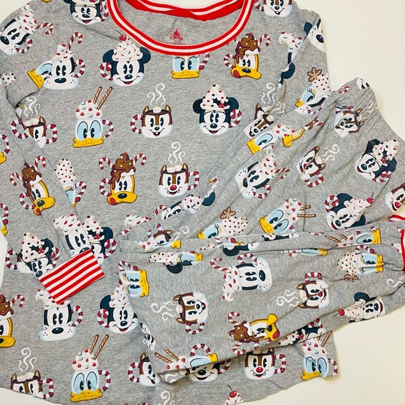 Disney Store Cocoa Cups Christmas Pajamas - Picture 1 of 5